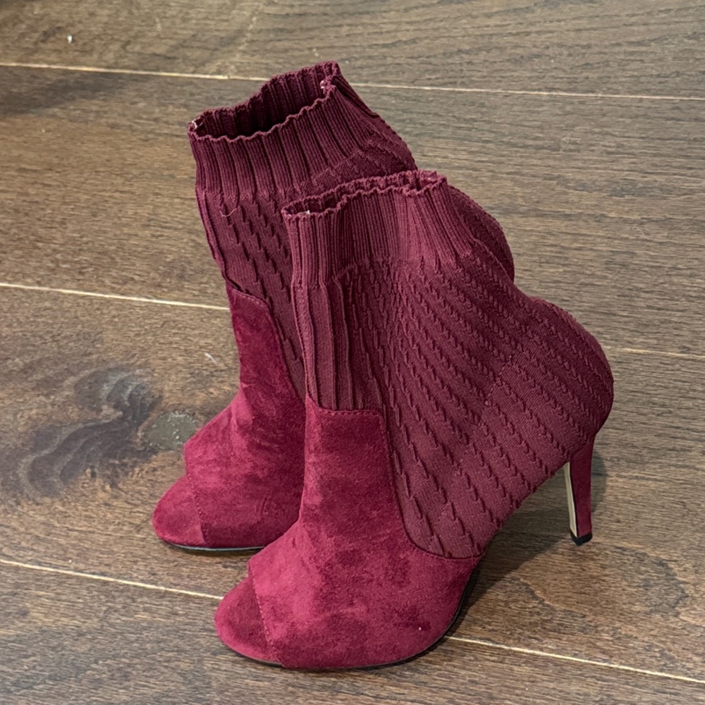 Bebe Women’s Elegant Burgundy Knit Ankle Peep Toe Boots Size 8.5